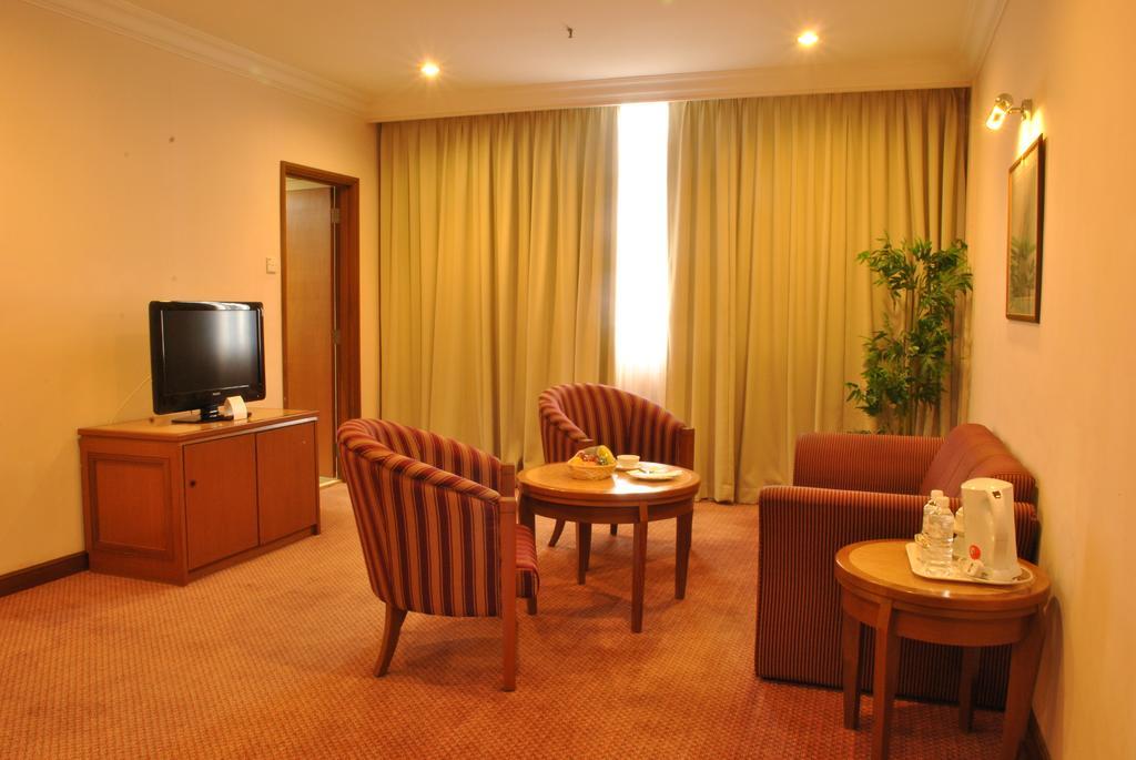 Empress Hotel Sepang Exterior photo